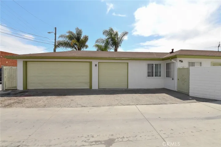 3 car garage and 2 parking spots in front