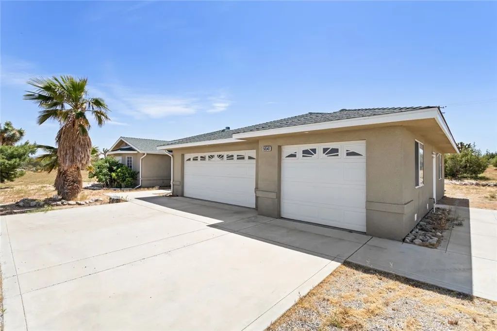 56540 Chipmunk, Yucca Valley, California 92284 home-pic-2