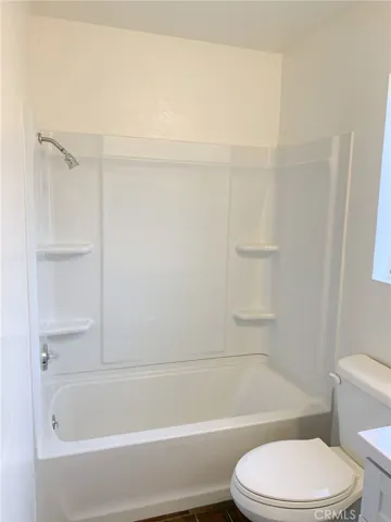 Rear unit bathroom shower