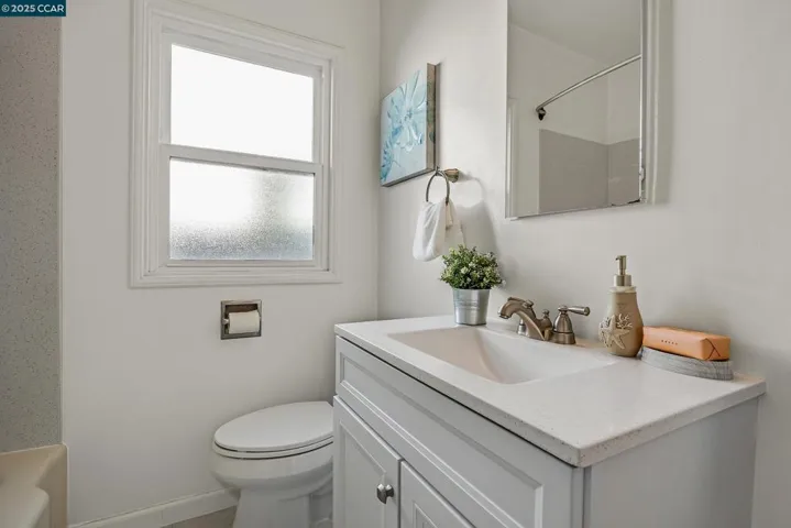 6212 Santa Cruz Ave, Richmond, California 94804