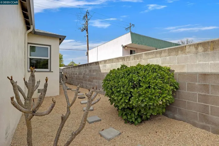 6212 Santa Cruz Ave, Richmond, California 94804