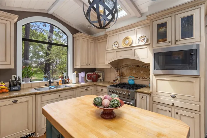 Other view of kitchen.