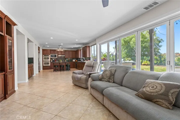 610 Ridgemont Circle, Escondido, California 92027