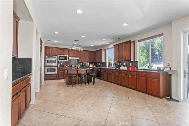 610 Ridgemont Circle, Escondido, California 92027