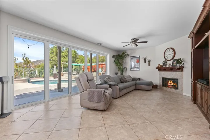 610 Ridgemont Circle, Escondido, California 92027