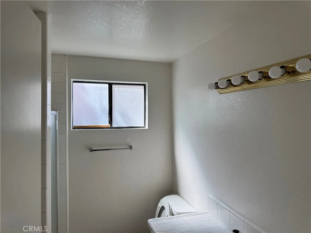 13715 Hidden Valley Road, Victorville, California 92395 home-pic-9