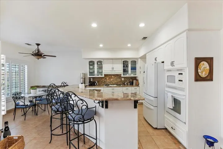 16-Kitchen