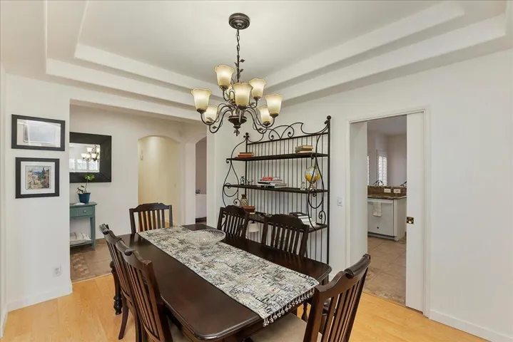 12-Dining Area