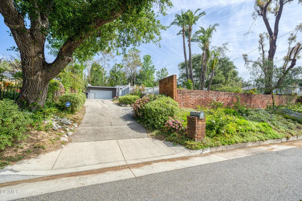1041 Green Lane, La Canada Flintridge, California 91011 home-pic-0