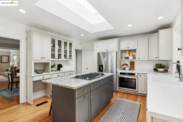 1869 San Ramon Ave, Berkeley, California 94707