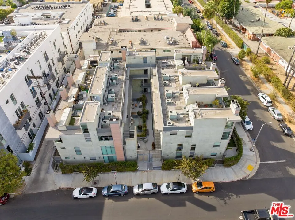 5806 Waring Avenue 13, Los Angeles, California 90038 home-pic-31