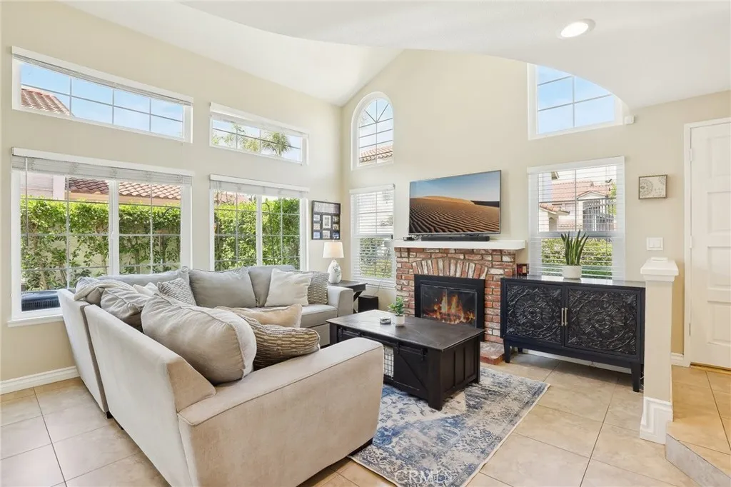 1 Buttercup 42, Rancho Santa Margarita, California 92688 home-pic-0