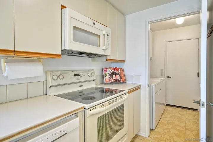 18222 Via Guadalmina, San Diego, California 92128