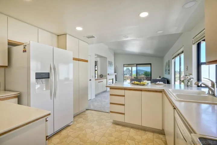 18222 Via Guadalmina, San Diego, California 92128