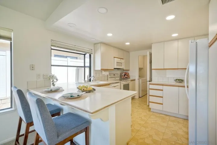 18222 Via Guadalmina, San Diego, California 92128