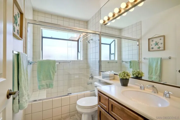 18222 Via Guadalmina, San Diego, California 92128
