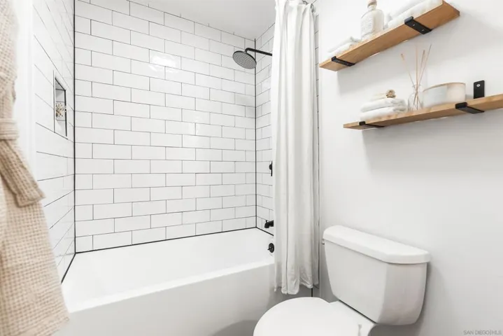 6255 Caminito Marcial, San Diego, California 92111