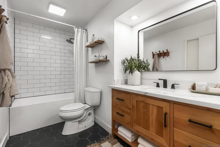 6255 Caminito Marcial, San Diego, California 92111