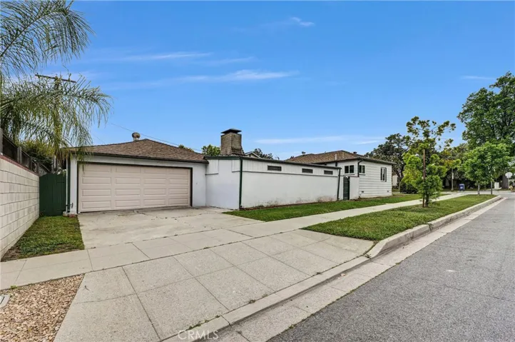 Detached 2 car garage