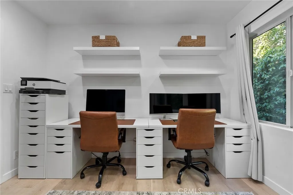 14332 Roblar Place, Sherman Oaks, California 91423 home-pic-17