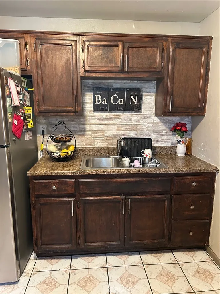 1214 E Street, Corona, California 92882 home-pic-15