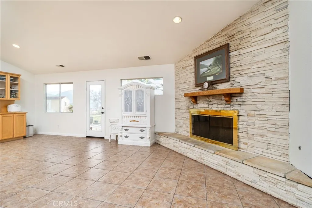 1108 Richmond Hill Court, San Bernardino, California 92407 home-pic-13
