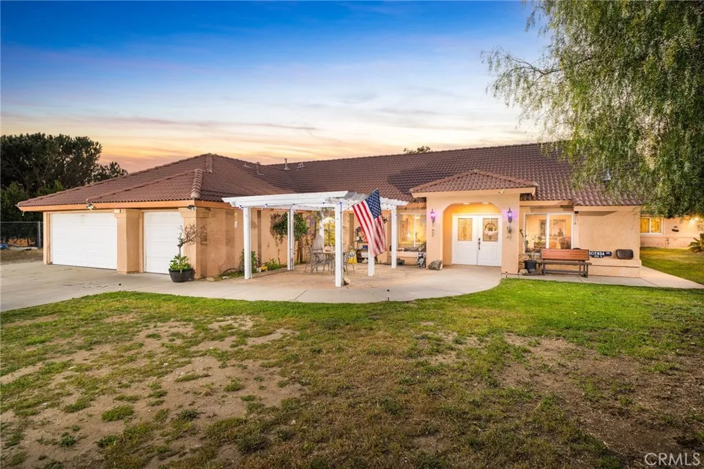 1108 Richmond Hill Court, San Bernardino, California 92407 home-pic-2