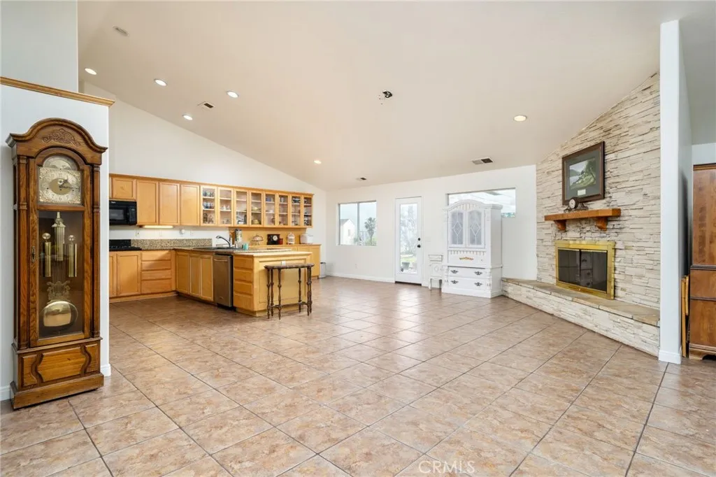 1108 Richmond Hill Court, San Bernardino, California 92407 home-pic-12
