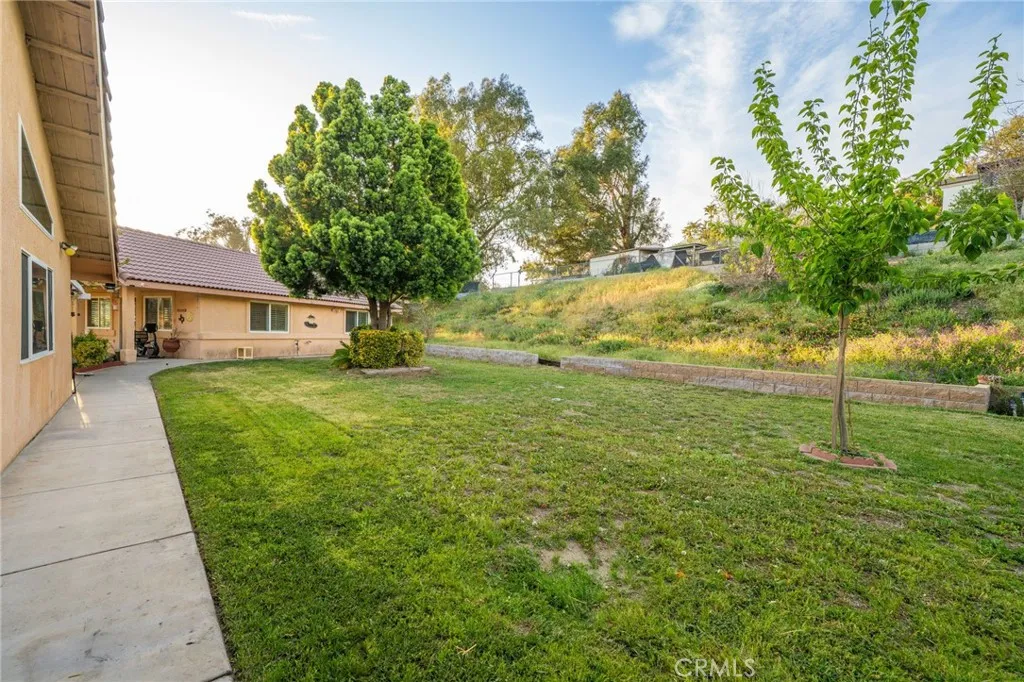 1108 Richmond Hill Court, San Bernardino, California 92407 home-pic-42