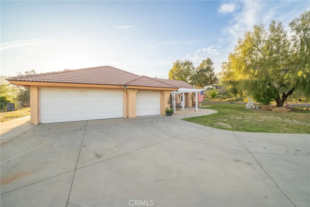 1108 Richmond Hill Court, San Bernardino, California 92407 home-pic-3