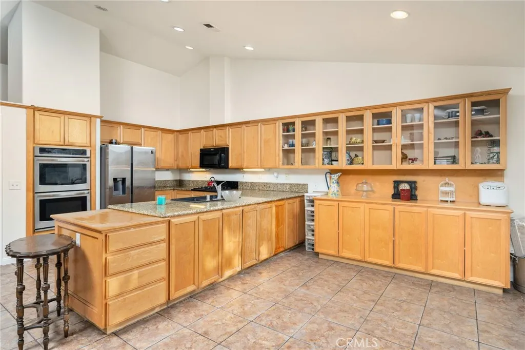 1108 Richmond Hill Court, San Bernardino, California 92407 home-pic-14