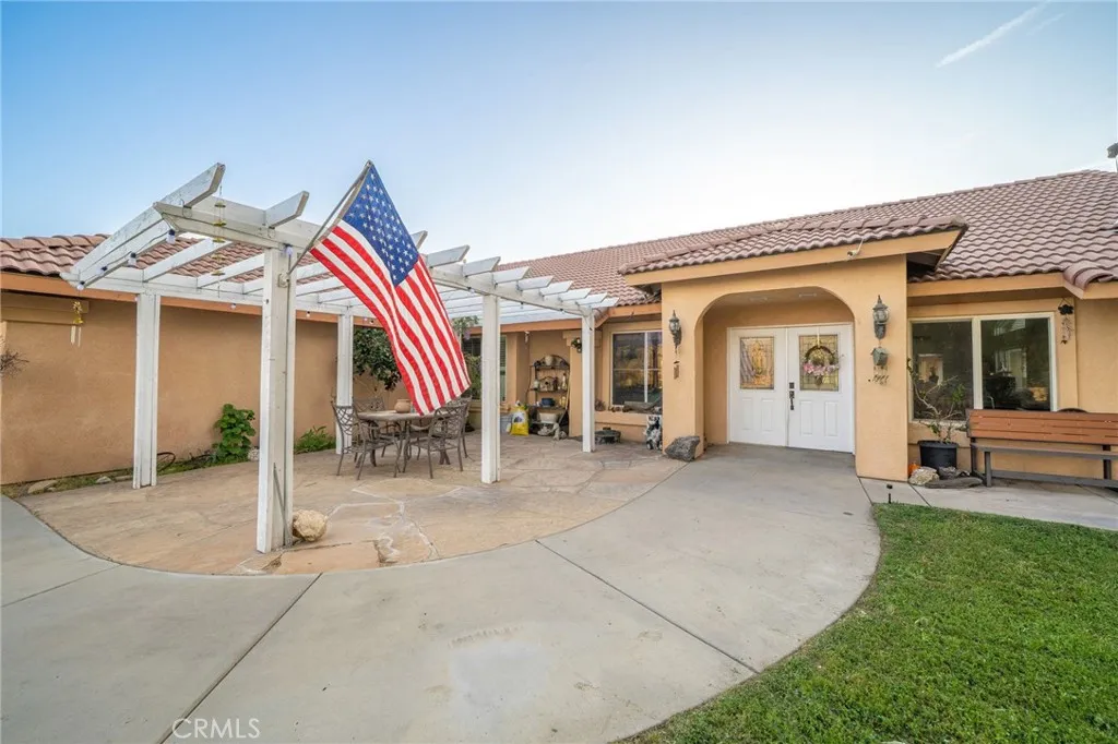 1108 Richmond Hill Court, San Bernardino, California 92407 home-pic-4