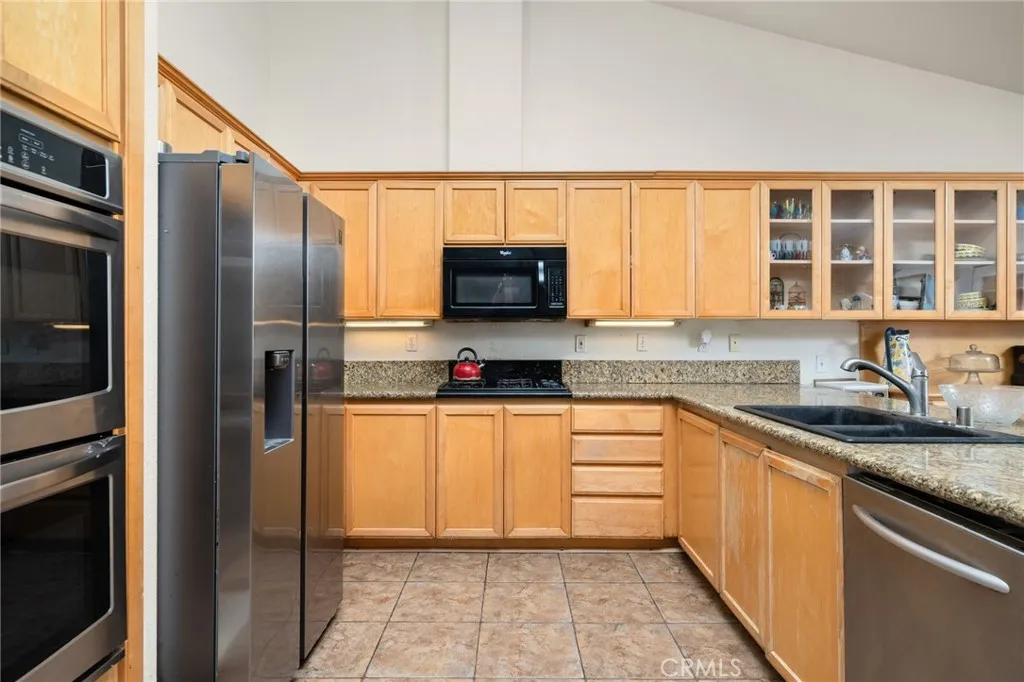 1108 Richmond Hill Court, San Bernardino, California 92407 home-pic-16