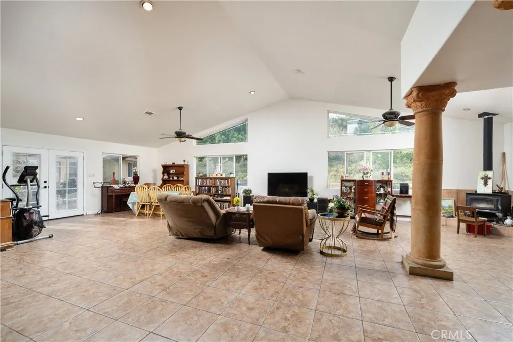 1108 Richmond Hill Court, San Bernardino, California 92407 home-pic-8