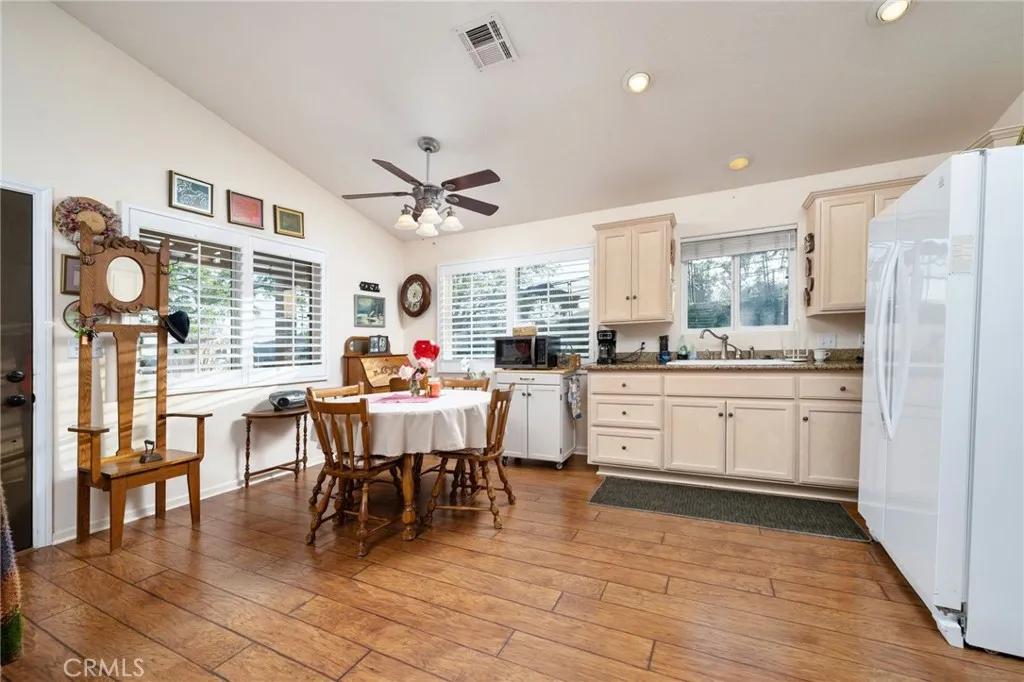 1108 Richmond Hill Court, San Bernardino, California 92407 home-pic-36