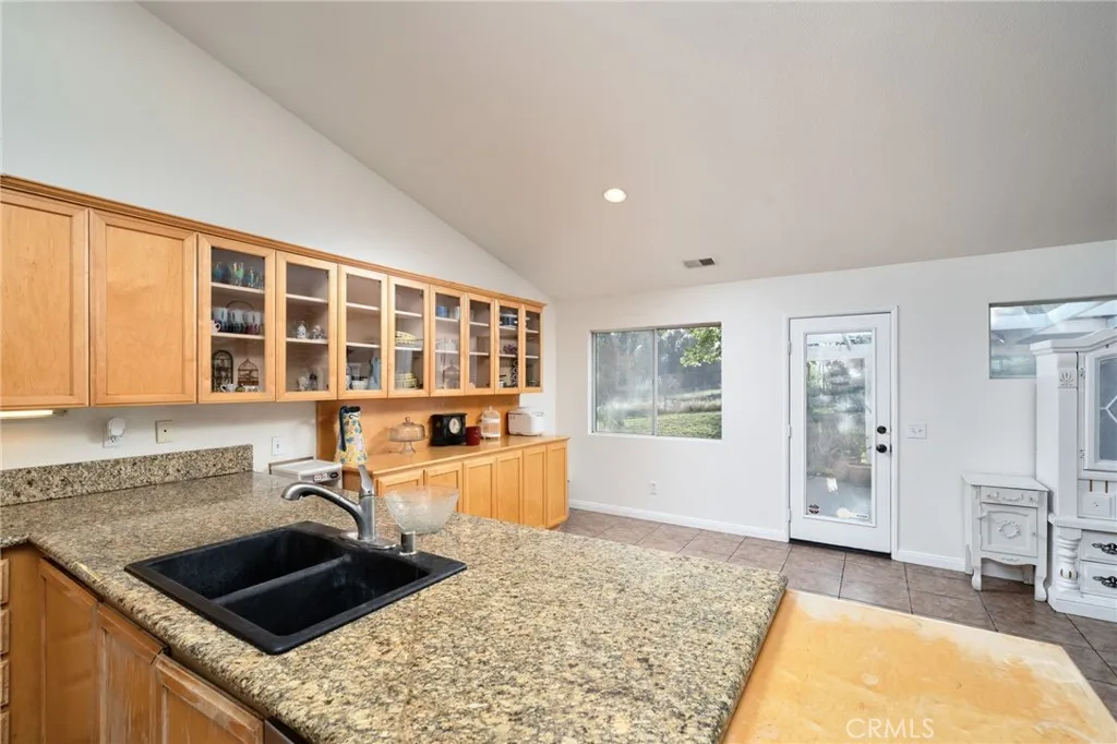 1108 Richmond Hill Court, San Bernardino, California 92407 home-pic-17