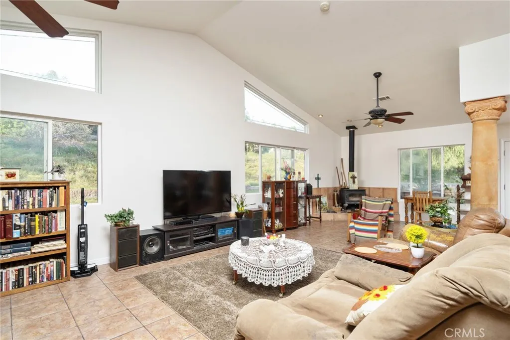 1108 Richmond Hill Court, San Bernardino, California 92407 home-pic-9