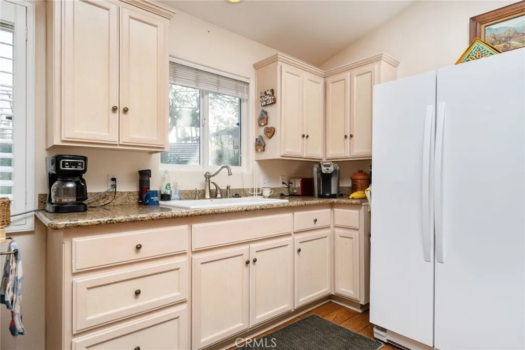 1108 Richmond Hill Court, San Bernardino, California 92407 home-pic-37