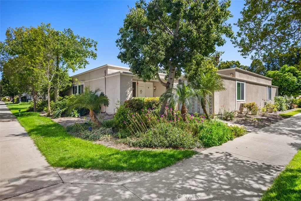 321 Avenida Carmel H, Laguna Woods, California 92637, 2 Bedrooms Bedrooms, ,1 BathroomBathrooms,Residential,For Sale,Avenida Carmel,OC25083800
