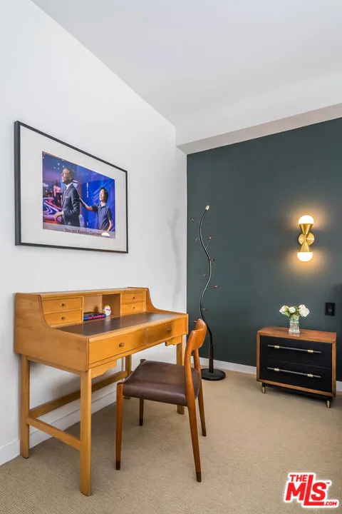 928 N Croft Avenue 202, Los Angeles, California 90069 home-pic-15