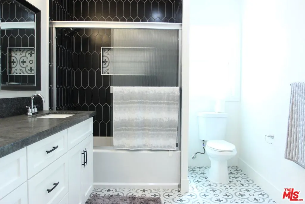 433 S Wilton Place, Los Angeles, California 90020 home-pic-12