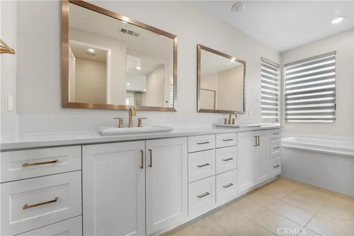 115 Rondo, Irvine, California 92618