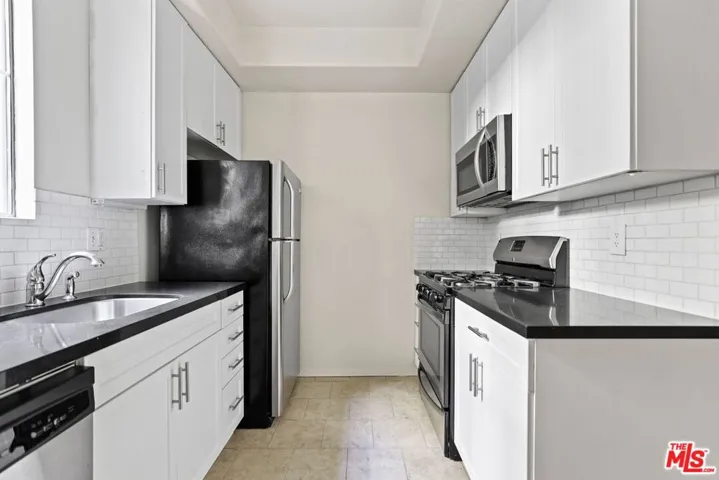 1561 S Barrington Avenue 107, Los Angeles, California 90025