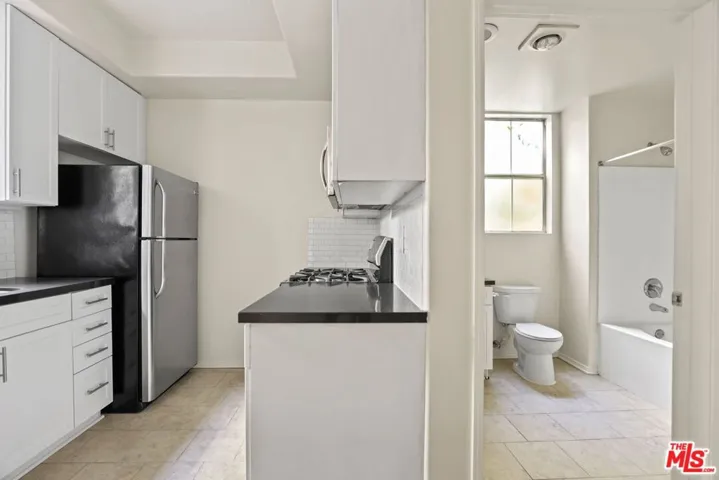 1561 S Barrington Avenue 107, Los Angeles, California 90025