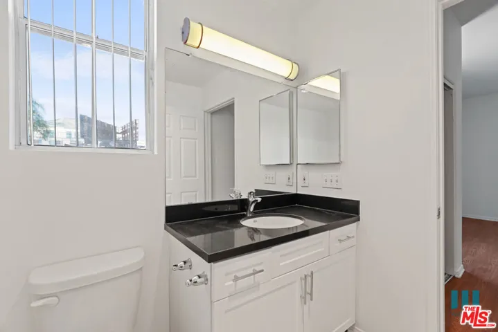 1561 S Barrington Avenue 107, Los Angeles, California 90025