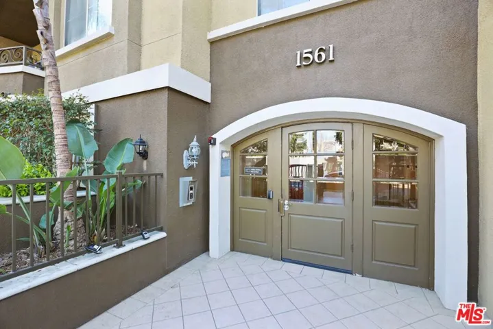 1561 S Barrington Avenue 107, Los Angeles, California 90025