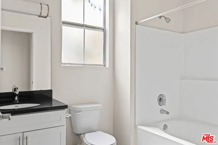 1561 S Barrington Avenue 107, Los Angeles, California 90025