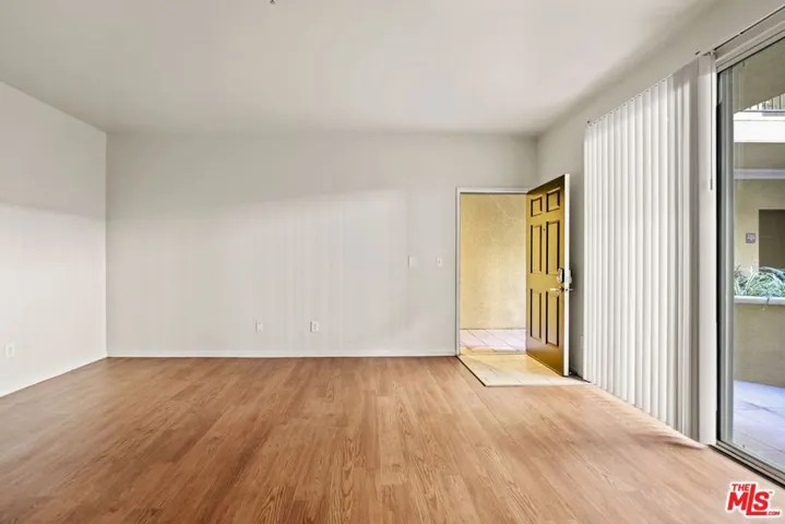 1561 S Barrington Avenue 107, Los Angeles, California 90025