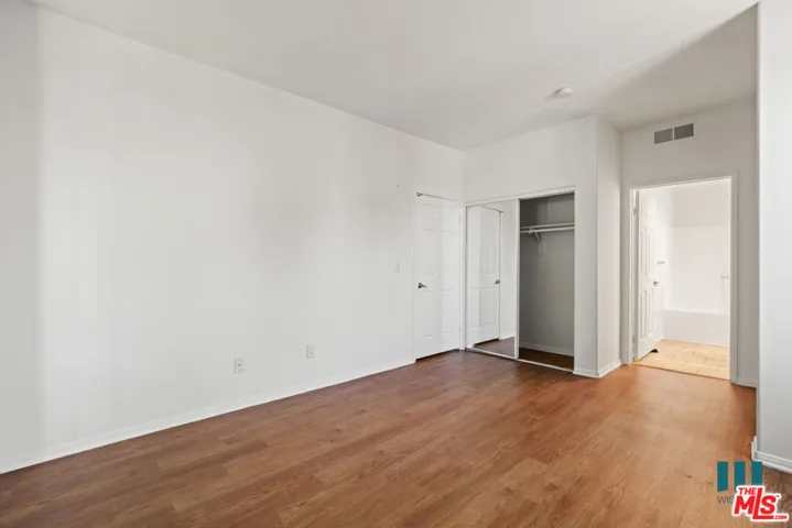 1561 S Barrington Avenue 107, Los Angeles, California 90025