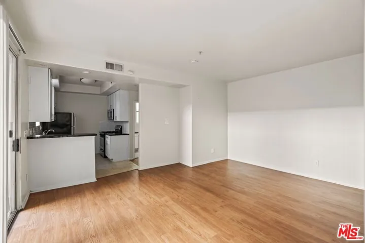 1561 S Barrington Avenue 107, Los Angeles, California 90025